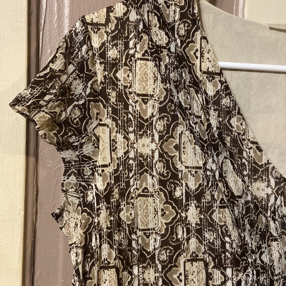 Patterned Blouse - Picture 2 of 5